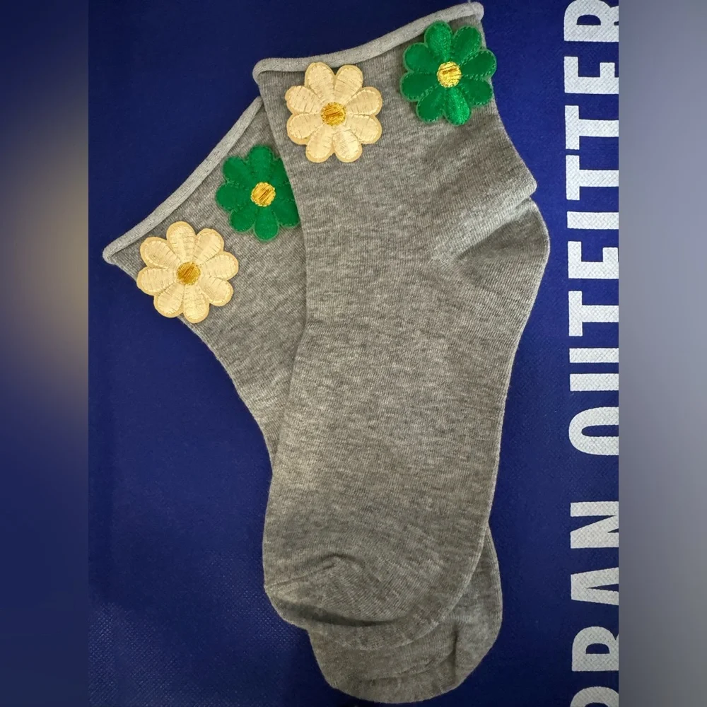 🌼Flowers bloom Socks with different Floral Accents on left side/right side. NWT